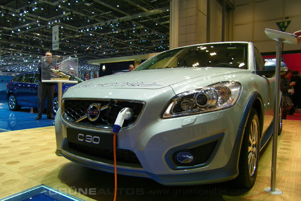 Autosalon 2011 - Volvo C30 Electric