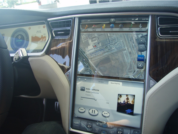 Tesla Model S - Touchscreen