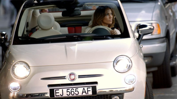 Jennifer Lopez im Fiat 500