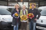 Erste Renault Elektroautos an karitative Organisationen übergeben: v.l.n.r., Dorothee Widdel (AfW), Helga Christensen (Bürgerinitiative Raschplatz, 1. Vorsitzende), Eberhard Irion (StadtteilGärten Hannover)