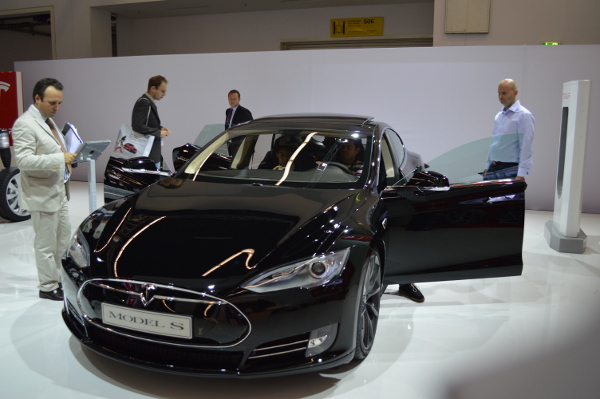 Tesla Model S auf der IAA 2013