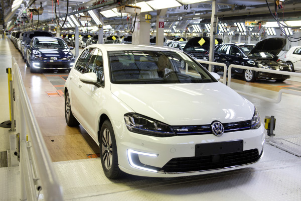 Erstes Serienmodell des VW e-Golf