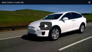 Tesla Model X Testfahrt auf der Strasse