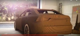 Unglaublich: Ein Lexus IS mit Elektromotor aus Karton