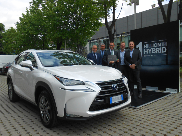 Millionstes verkauftes Lexus Hybridauto