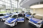 Volkswagen übergibt sieben e-Golf an die Polizei Niedersachsen